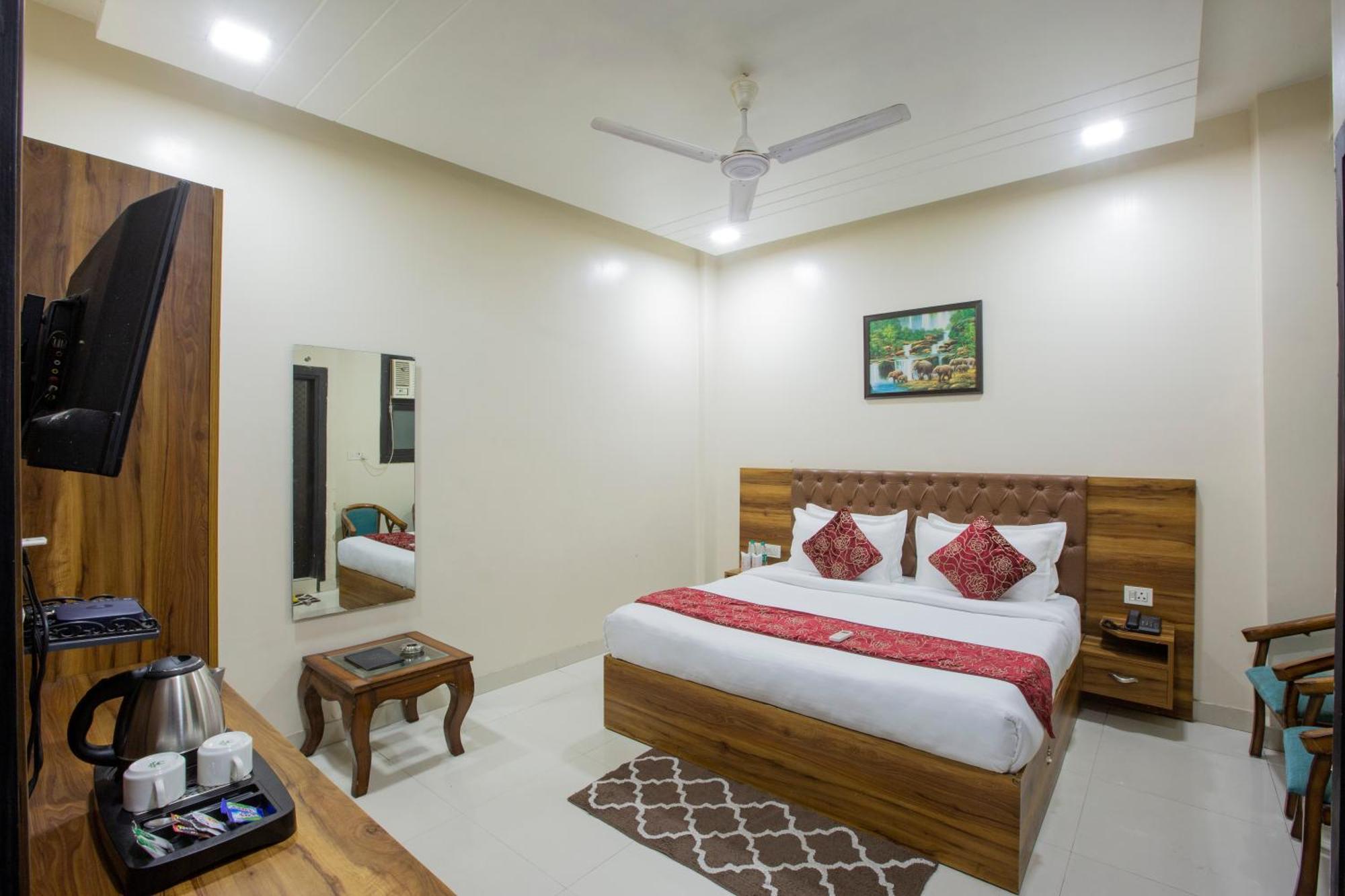 Hotel Nysha Palace Near Igi Airport Нью-Дели Экстерьер фото