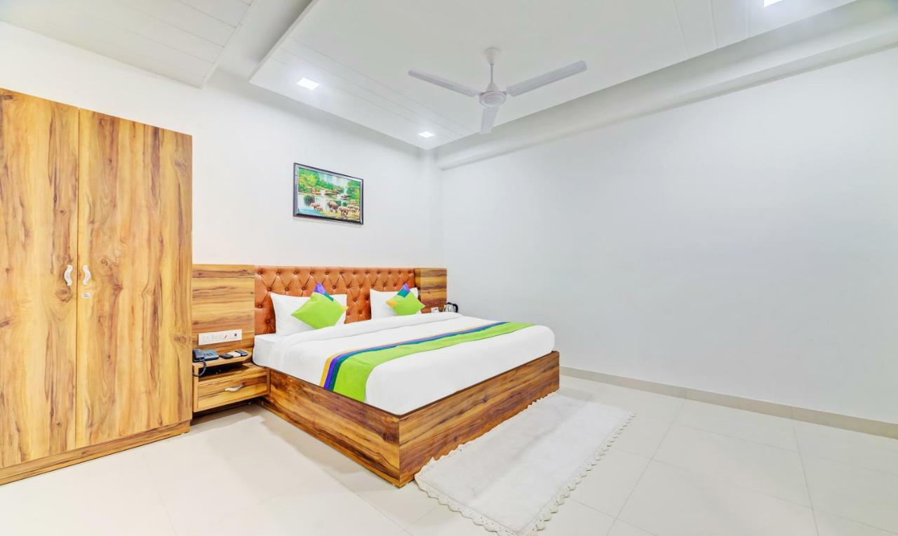 Hotel Nysha Palace Near Igi Airport Нью-Дели Экстерьер фото